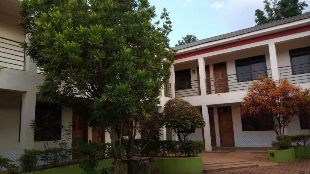 Kanberra Hotel Lira Esterno foto